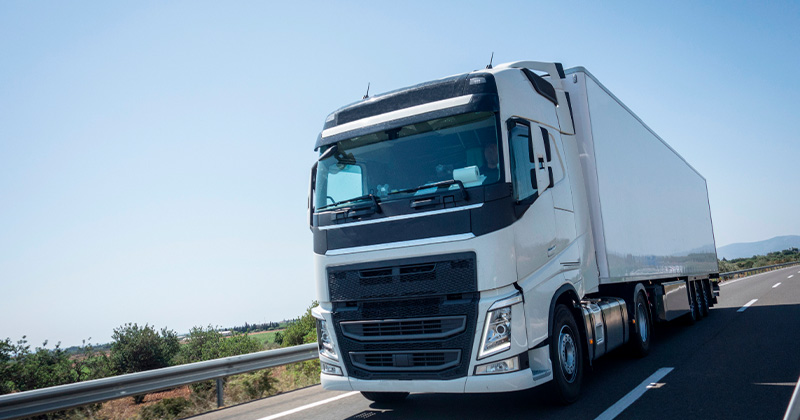 Alto preço dificulta popularização de caminhões Euro 6 e P8, diz Setcesp 